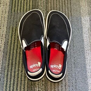 Splay Slip-On black canvas barefoot shoes 9M/11W